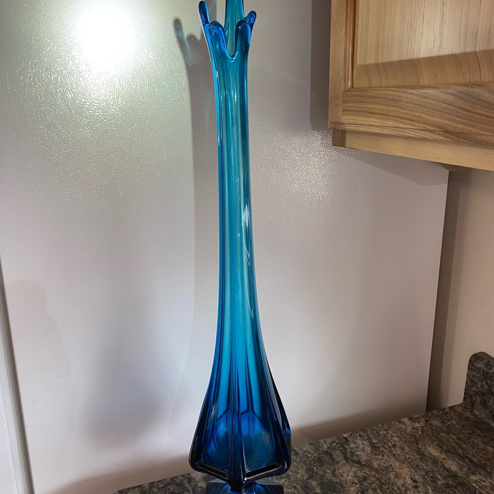 1970’s Vintage 26” Swung Vase - Picture 4 of 11